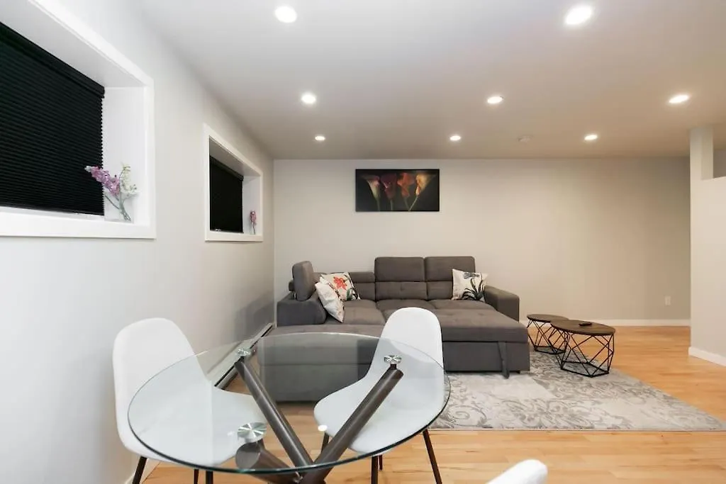 Lovely 1 Bedroom Suite Near Town Victoria Apartment