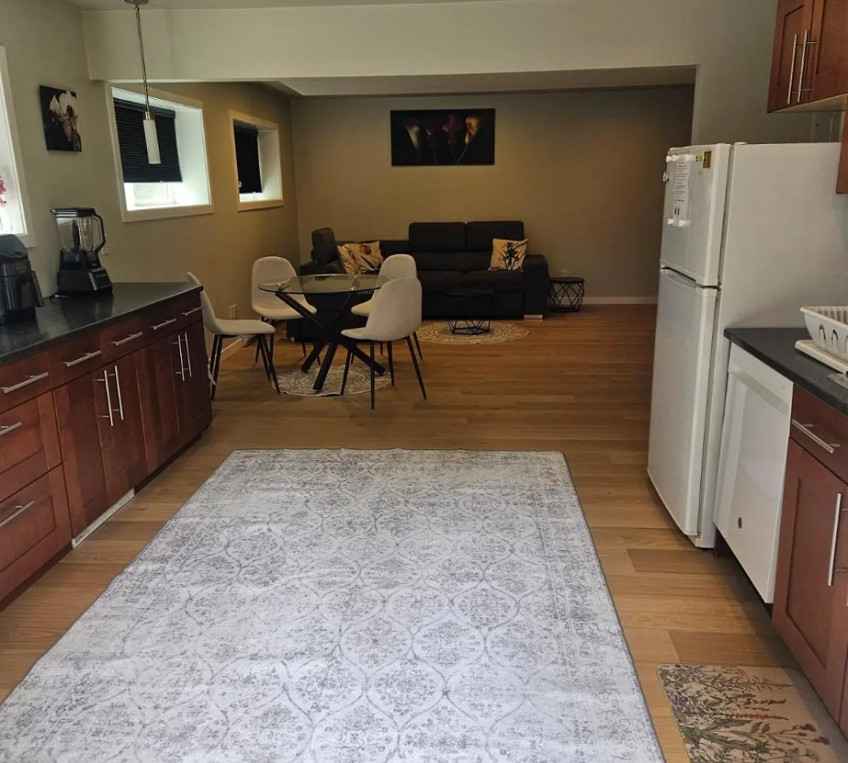 Lovely 1 Bedroom Suite Near Town Victoria 0*,